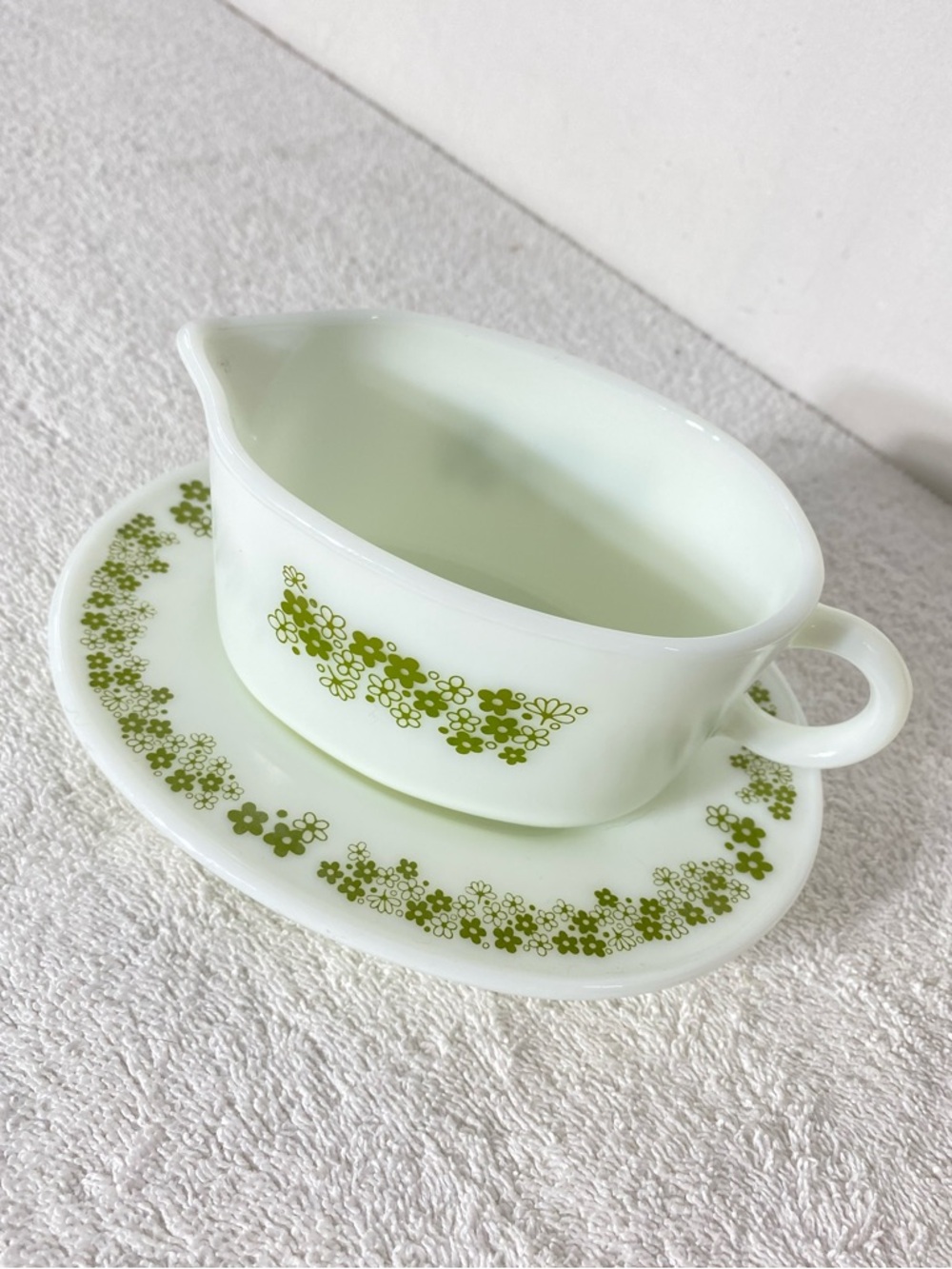 Vintage PYREX Spring Blossom Green Crazy Daisy Gravy Boat w Matching Underplate